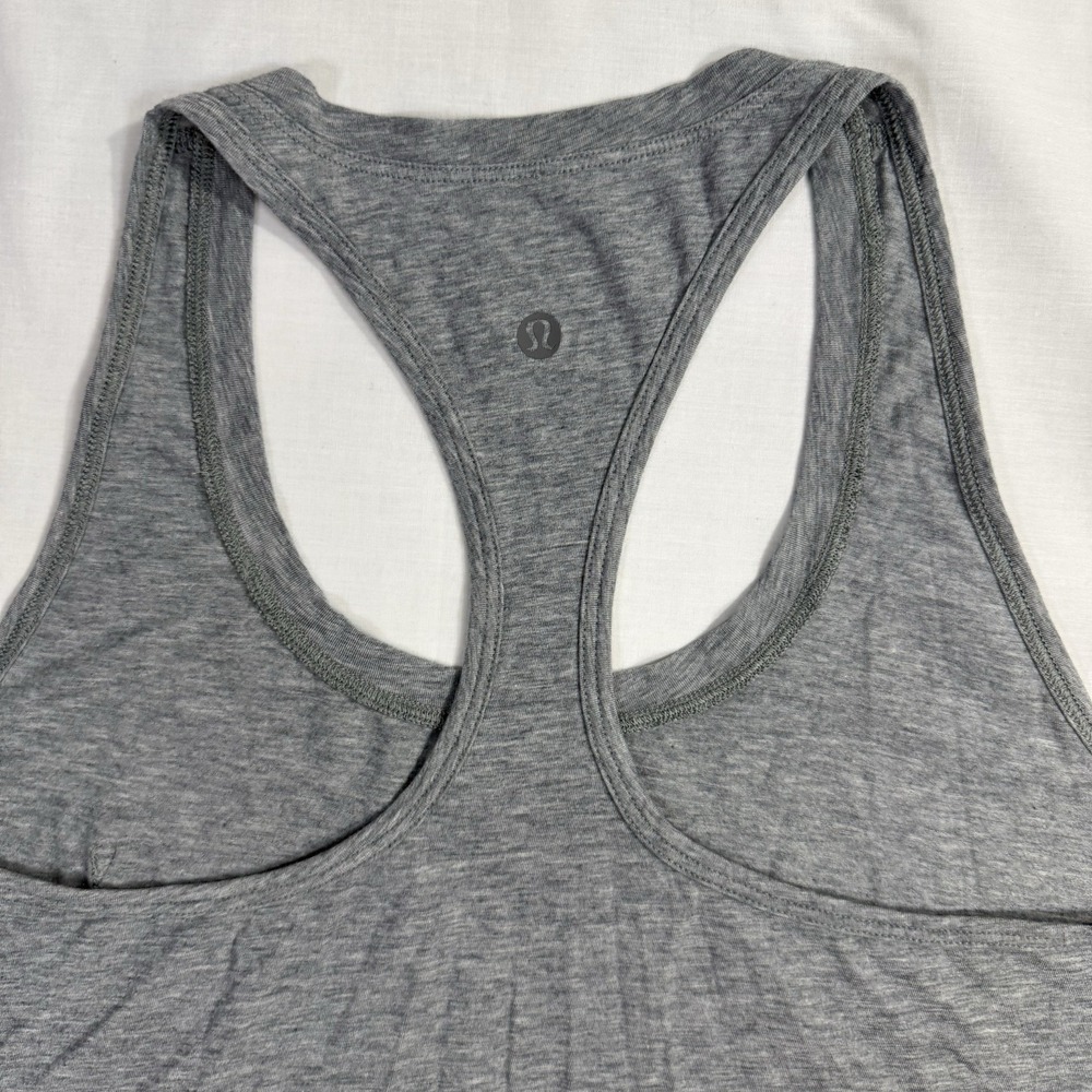 Women "Lululemon"gray tank top. No size indicated Measurements In Pictures